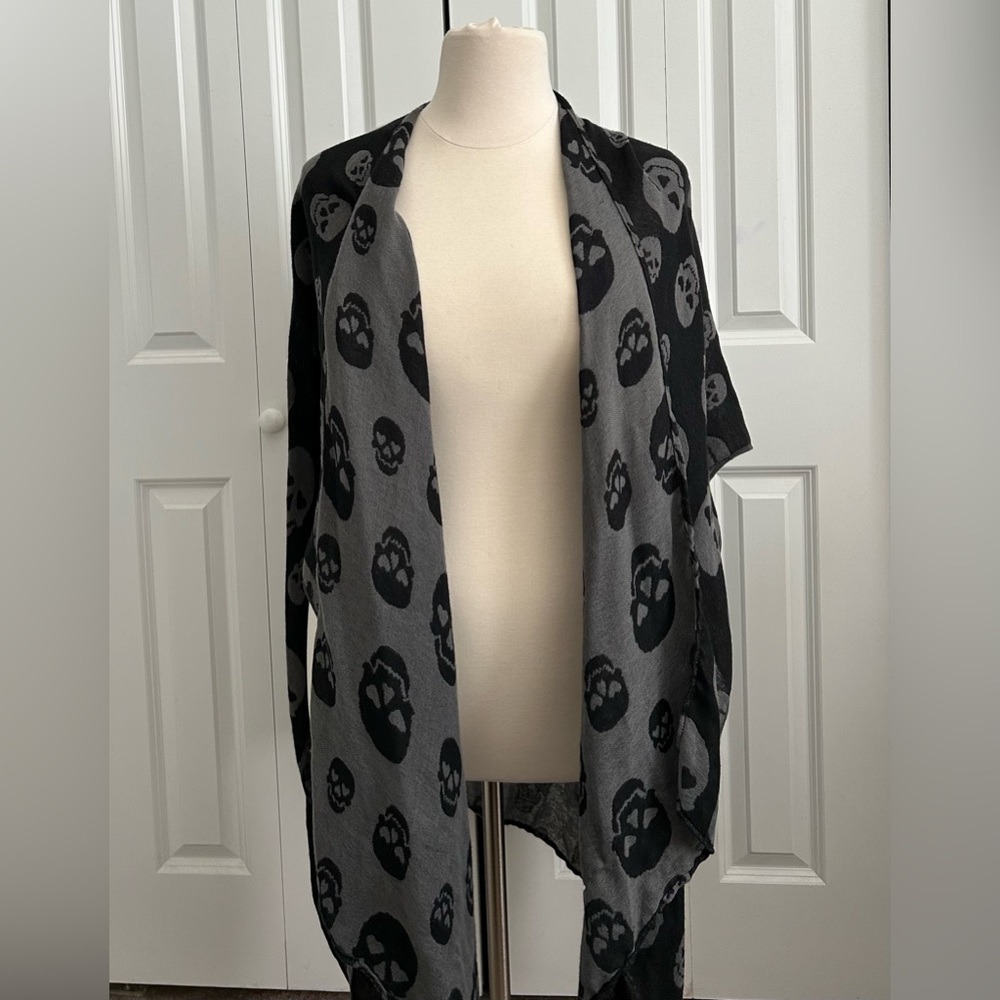 Torrid Skull Reversible Body Wrap Long